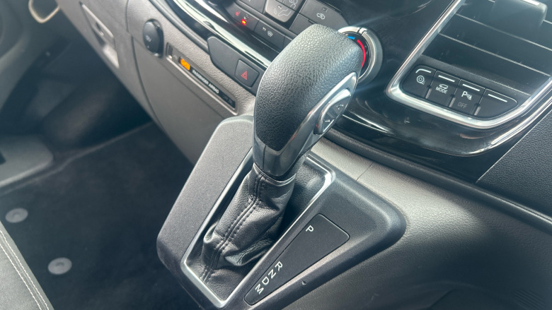 Ford Transit Custom 320 L1 Diesel Fwd 2.0 EcoBlue 170ps Low Roof D/Cab Limited Van Auto